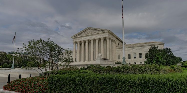 Supreme Court Allows Trump Administration to Revoke Protected Status for Venezuelan Migrants